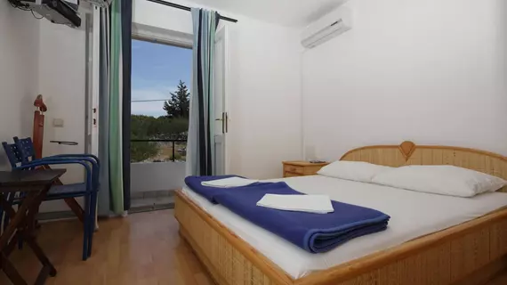 Hotel Timun | Split-Dalmaçya - Jelsa - Pokrivenik