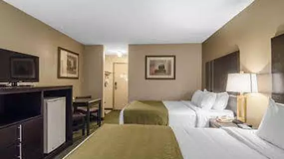 Quality Inn Whitecourt | Alberta - Whitecourt (ve civarı) - Whitecourt