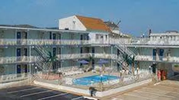 Quarterdeck Motel | New Jersey - Middle Township - Cape May - Wildwood (ve civarı) - Wildwood