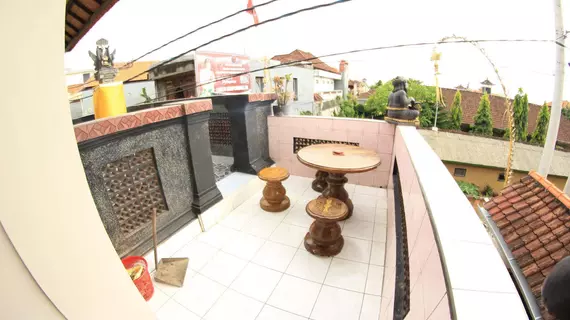 Gong Corner Guesthouse 2 | Bali - Kuta - Legian Kent Merkezi