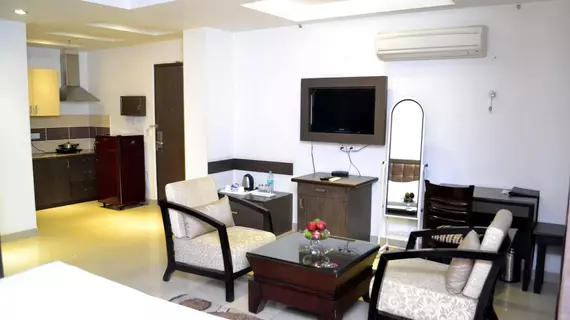 Le Crescent Hotel | Batı Delhi - Ulusal Eyalet Başkenti Delhi - Delhi (ve civarı) - Noida - Indirapuram