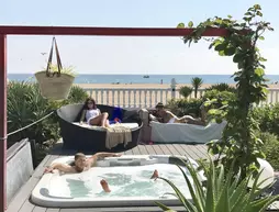 LUX Beach House Barcelona with pool and jacuzzi beach access | Katalonya - Maresme - Malgrat de Mar