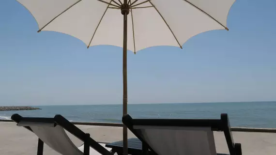 Chomtalay Resort at Had Chaosamran Beach | Phetchaburi (vilayet) - Ban Laem - Laem Phak Bia