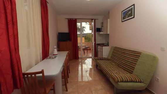 Apartments Vila Adrijana | Split-Dalmaçya - Baska Voda