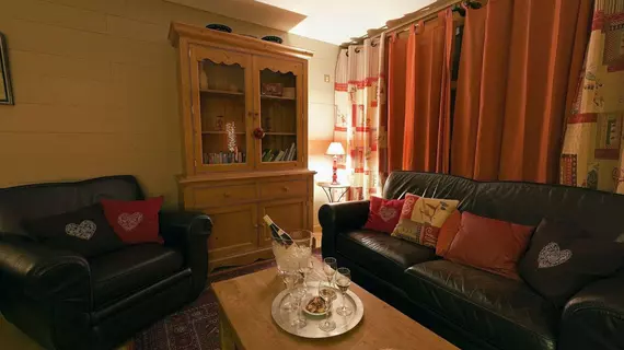 Hotel Lac Bleu 1650 | Auvergne-Rhone-Alpes - Savoie (bölge) - Saint-Francois-Longchamp