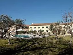 Logis Le Mas De Jossyl | Provence - Alpes - Cote d'Azur - Bouches-du-Rhone (bölge) - St.-Remy-de-Provence (ve civarı) - La Roque-d'Antheron