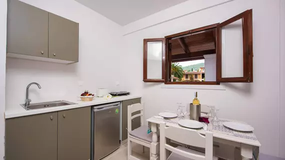 Dominoes Hotel Apartments | İyon Adaları - Korfu - Dassia