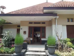 Merbabu Guest House | Doğu Cava - Malang