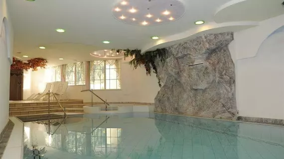 Hotel Alpenjuwel | Trentino-Alto Adige - Güney Tirol (il) - Curon Venosta