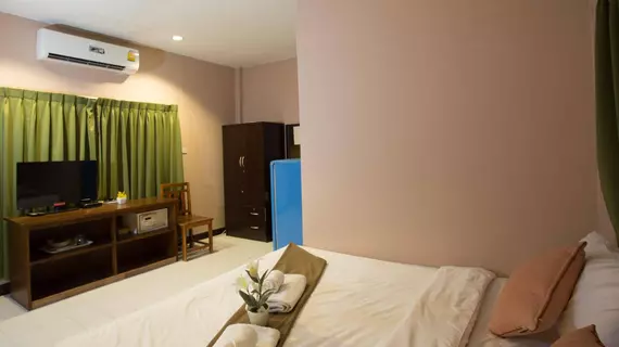 Kata Beachwalk and Bungalows | Phuket (ve civarı) - Karon - Kata Plajı