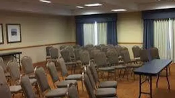 Country Inn & Suites - Montgomery Chantilly Parkway | Alabama - Montgomery (ve civarı) - Montgomery