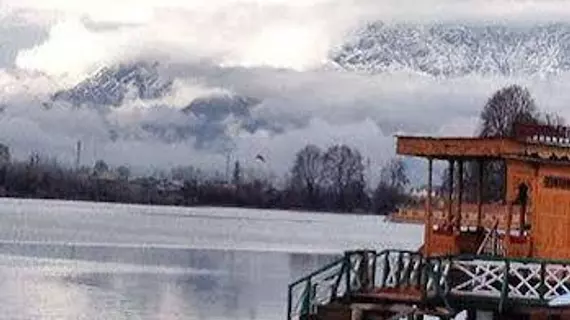 Houseboat Lily of Nageen | Cammu ve Keşmir - Srinagar (ve civarı) - Gulmarg - Nagīn Bāgh