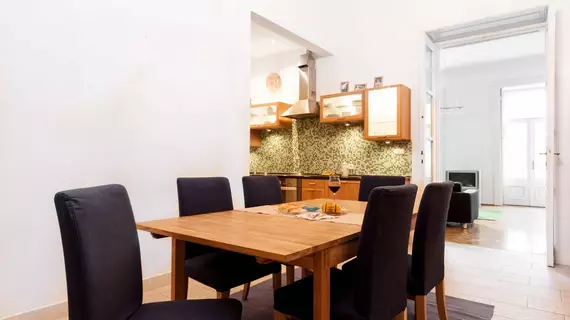 Budapestay Apartments | Pest County - Budapeşte (ve civarı) - Budapeşte Kent Merkezi - Andrassy