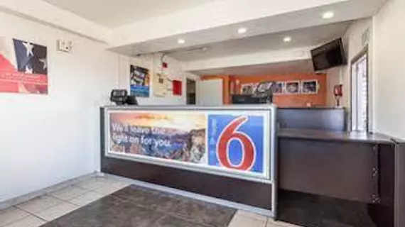 Motel 6 Dallas - Irving | Teksas - Dallas (ve civarı) - Irving