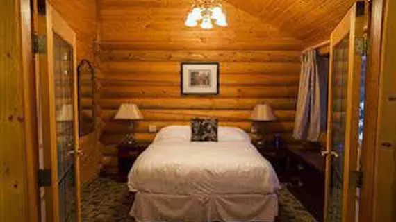 Castle Mountain Chalets | Alberta - Castle Junction