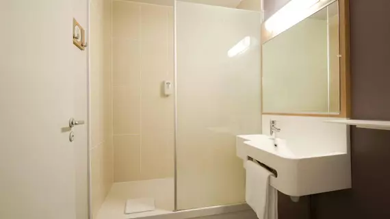 B&B Hôtel Lyon Centre Gambetta | Auvergne-Rhone-Alpes - Rhone (bölge) - Lyon (ve çevresi) - Lyon - La Guillotière