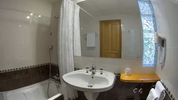 Hotel Los Nogales | Aragon - Huesca - La Ribagorza - Campo