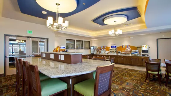 Holiday Inn Express Denver East | Kolorado - Denver (ve civarı) - Denver - Montbello