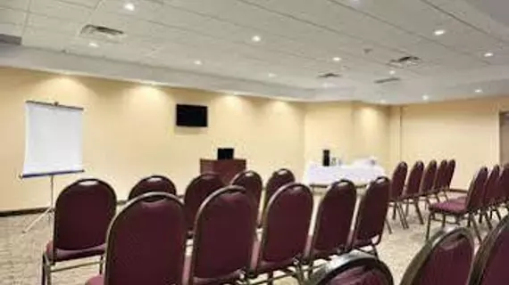 Days Inn Brampton | Ontario - Toronto (ve civarı) - Brampton