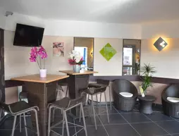 Hotel Macon la Salle | Bourgogne-Franche-Comte - Saone-et-Loire (bölge) - Saint-Albain