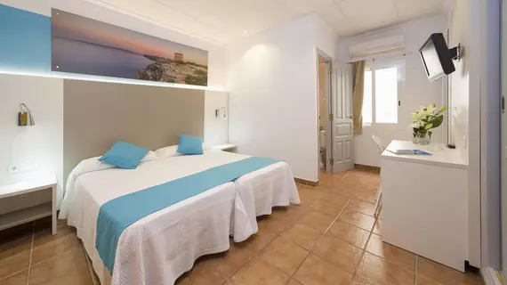 Hostal Adelino | Balearic Adaları - İbiza Adası - Sant Antoni de Portmany