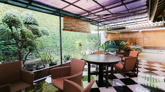 Santo Guest House | Doğu Cava - Surabaya