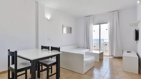 Apartamentos San Antonio Beach | Balearic Adaları - İbiza Adası - Sant Antoni de Portmany - Cala de Bou