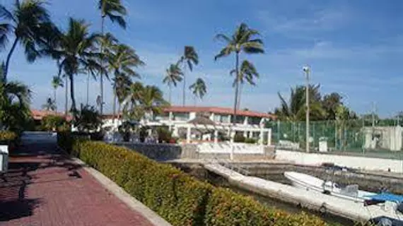 Cabo Blanco Hotel and Marina | Jalisco - Barra de Navidad