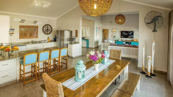 Amanzi Beach House | KwaZulu-Natal (il) - Hibiscus Coast - Hibberdene