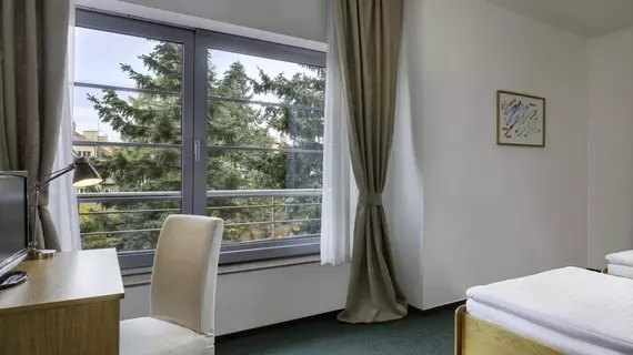 Hotel Oya | Prag - Městská čast Praha 4 (en büyük Prag ilçesi) - Podoli