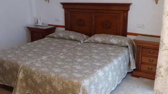 Hostal Dianes | Andalucia - Malaga İli - La Axarquía - Nerja - Nerja Kent Merkezi