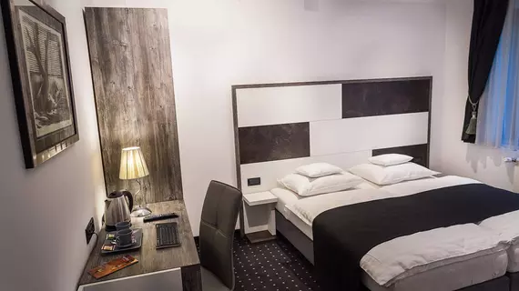 Log In Rooms | Zagreb