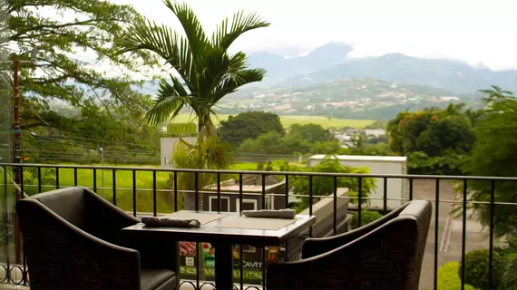 La Riviera Hotel Bed and Breakfast | Alajuela (ili) - San Jose (ve civarı) - San Antonio de Belen