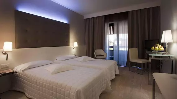 Hotel Desenzano | Lombardy - Brescia (il) - Desenzano del Garda