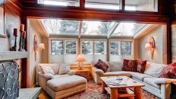 International Village in Warm Springs by Alpine Lodging | Idaho - Sun Valley (ve civarı) - Ketchum