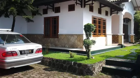 Junjunan Dalam Sharia Guesthouse | West Java - Bandung (ve civarı) - Bandung