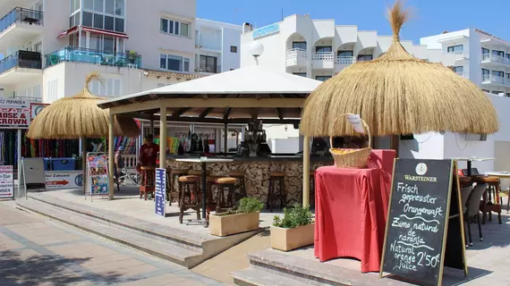 Veronica | Balearic Adaları - Mayorka Adası - Sant Llorenc des Cardassar - Cala Millor