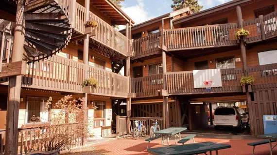 Banff International Hostel | Alberta - Banff