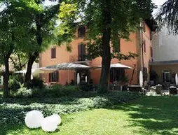 Hotel Due Pini | Emilia-Romagna - Modena (vilayet) - Formigine