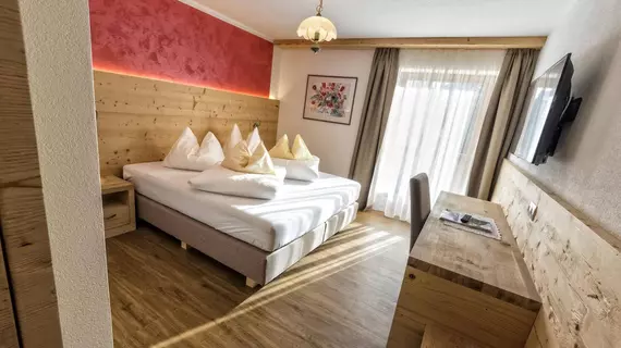 Hotel Mirabel | Trentino-Alto Adige - Güney Tirol (il) - Marebbe