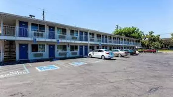 Motel 6 Sacramento Downtown | Kaliforniya - Sacramento (ve civarı) - Sacramento