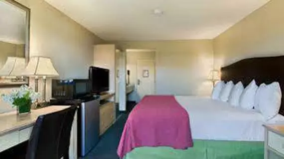 Oxford Inn & Suites Lancaster | Kaliforniya - Los Angeles County - Lancaster (ve civarı)