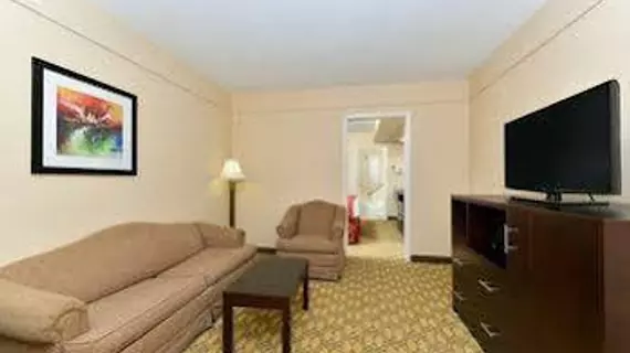 Quality Inn & Suites Baymeadows | Florida - Jacksonville (ve civarı) - Jacksonville