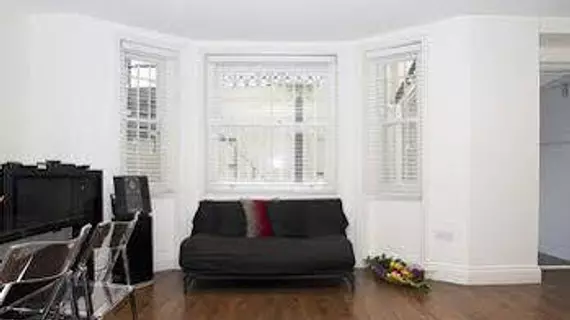 Comeragh Road Apartment | Londra (ve civarı) - Batı Londra