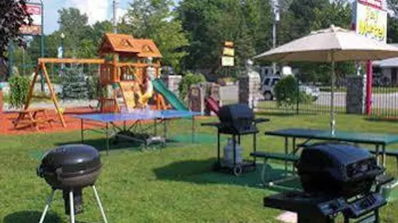 J & J Motel | Ontario - Barrie - Orillia (ve civarı) - Wasaga Plajı