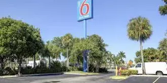 Motel 6 Lantana