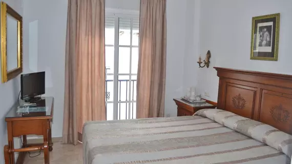 Hostal Dianes | Andalucia - Malaga İli - La Axarquía - Nerja - Nerja Kent Merkezi