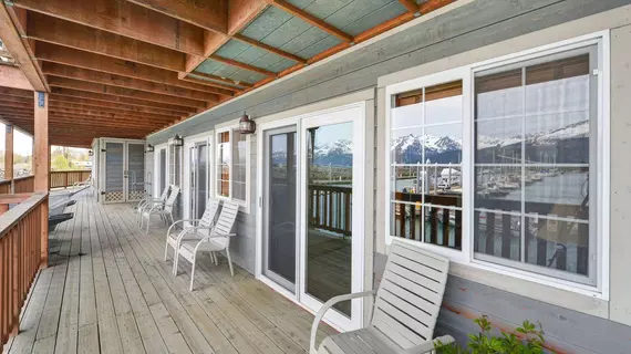 Safari Lodge | Alaska - Seward