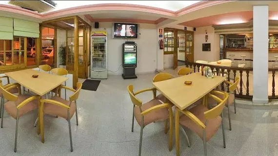 Hostal Adelino | Balearic Adaları - İbiza Adası - Sant Antoni de Portmany