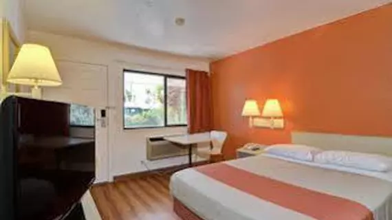 Motel 6 Palm Springs East | Kaliforniya - Imperial County - Palm Springs (ve civarı) - Palm Springs